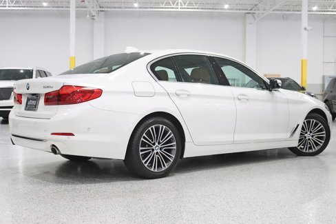 Used 2020 BMW 530e xDrive w/ Executive Package image 9