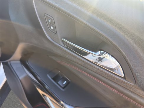 Used 2024 Chevrolet Trax RS w/ Sunroof Package image 16