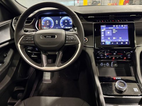 New 2025 Jeep Grand Cherokee L Laredo w/ Luxury Tech Group I image 3