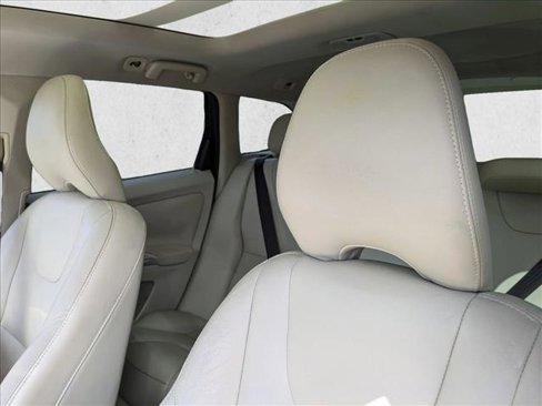 Used 2015 Volvo XC60 T5 Platinum image 5