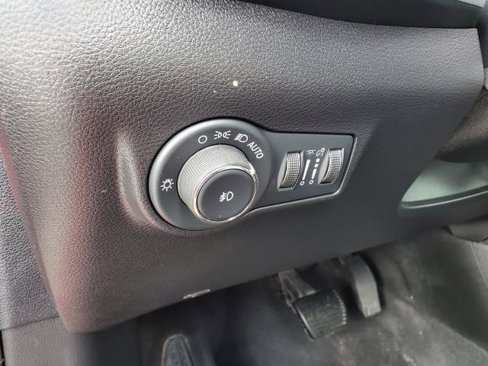 Used 2022 Jeep Compass Limited image 9