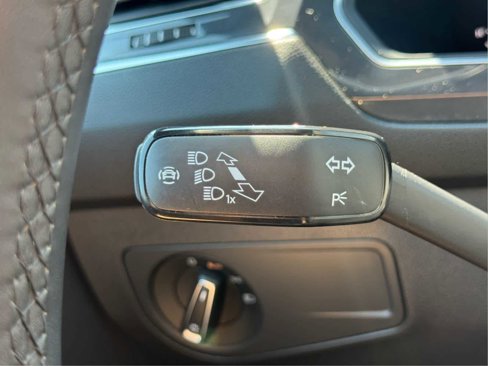 Certified 2022 Volkswagen Tiguan SE R-Line image 15