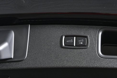 Certified 2025 Porsche Macan image 31