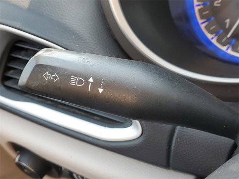 Used 2017 Chrysler Pacifica Touring-L image 17