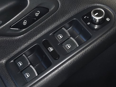 Used 2014 Volkswagen GTI Wolfsburg Edition image 27
