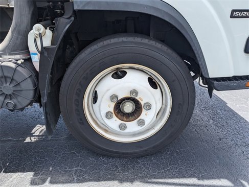 Used 2019 Isuzu NPR image 18