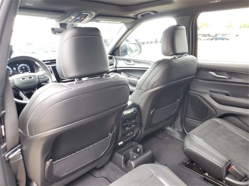 New 2025 Jeep Grand Cherokee L Altitude image 12