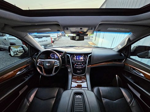 Used 2018 Cadillac Escalade Luxury image 9