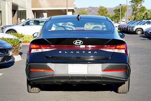 Certified 2024 Hyundai Elantra SEL image 9