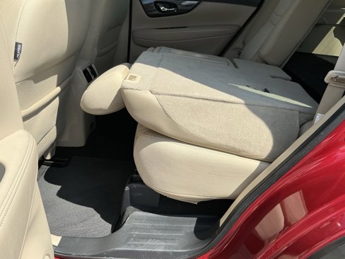 Used 2020 Nissan Rogue SV w/ Premium Package image 36