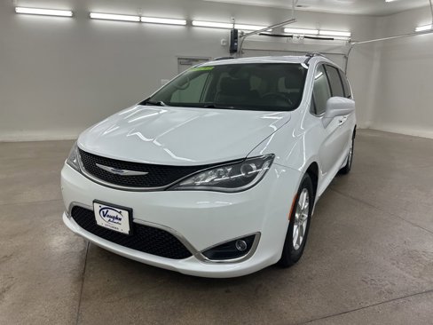 Used 2020 Chrysler Pacifica Touring-L image 5