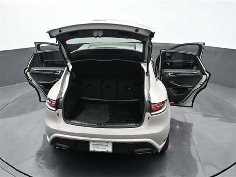 Certified 2022 Porsche Macan image 31