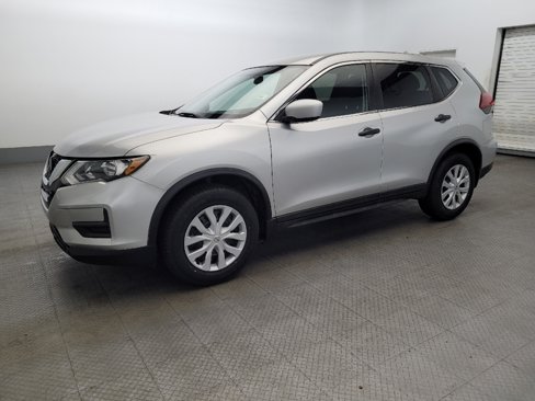 Used 2018 Nissan Rogue S image 2