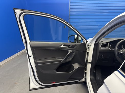 Used 2021 Volkswagen Tiguan SE image 9