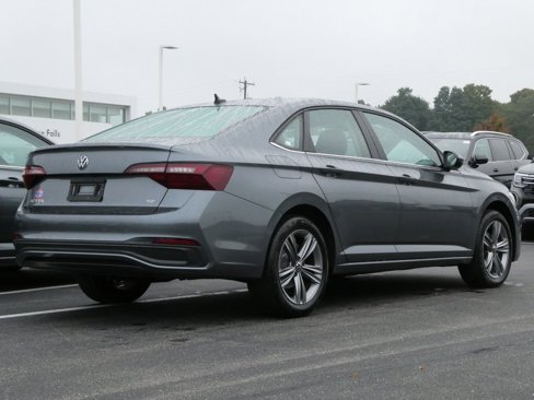 Used 2022 Volkswagen Jetta SE image 3
