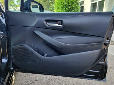 Used 2021 Toyota Corolla LE image 23