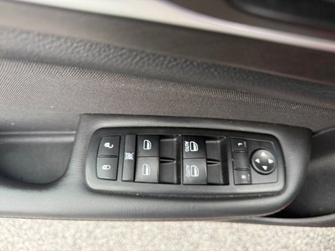 Used 2015 Chrysler 200 Limited image 17