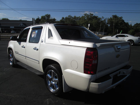 Used 2013 Chevrolet Avalanche LTZ image 14