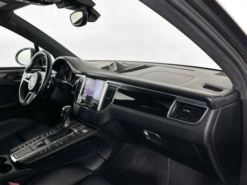 Certified 2018 Porsche Macan Turbo image 30