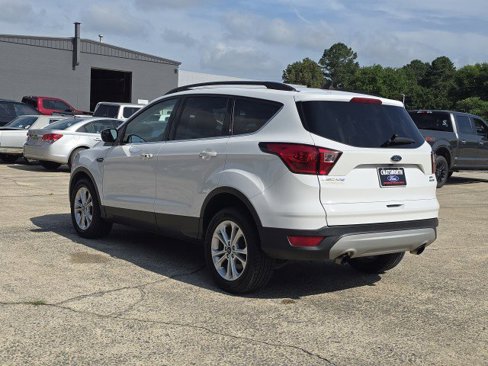 Used 2019 Ford Escape SEL image 4