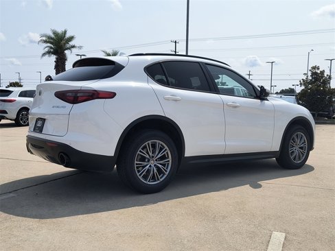 Used 2022 Alfa Romeo Stelvio Sprint image 12