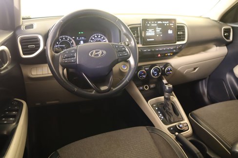 Used 2022 Hyundai Venue Limited image 2