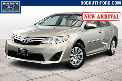 Used 2014 Toyota Camry LE image 1