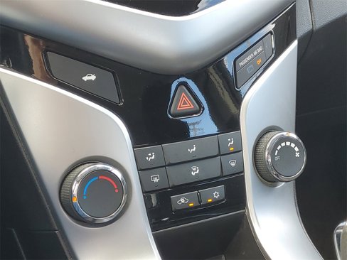 Used 2015 Chevrolet Cruze LT image 23