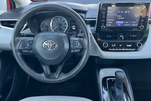 Used 2021 Toyota Corolla LE image 11