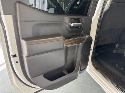 Used 2021 Chevrolet Silverado 1500 RST image 18
