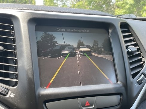 Used 2018 Jeep Cherokee Latitude Plus w/ Cold Weather Group image 18