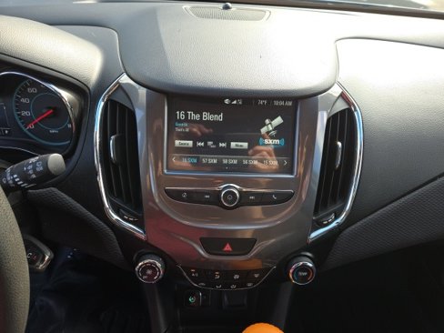 Used 2017 Chevrolet Cruze LT image 7