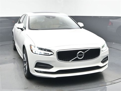 Used 2019 Volvo S90 T6 Momentum image 2
