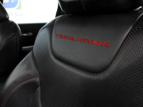 Used 2018 Jeep Cherokee Trailhawk w/ Quick Order Package 27L image 44
