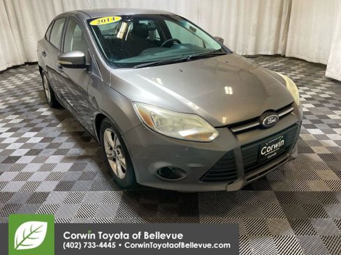 Used 2014 Ford Focus SE w/ SE Winter Package image 2