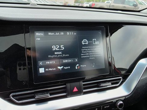 Used 2020 Kia Niro Touring image 25