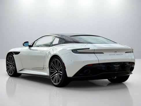 Used 2024 Aston Martin DB12 Coupe image 2