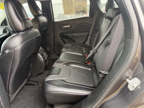 Used 2023 Jeep Cherokee Altitude Lux image 28
