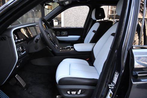 New 2025 Rolls-Royce Cullinan Black Badge image 9