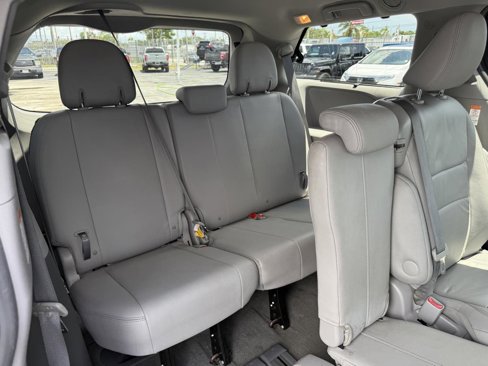 Used 2017 Toyota Sienna XLE image 19
