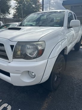 Used 2010 Toyota Tacoma PreRunner image 2