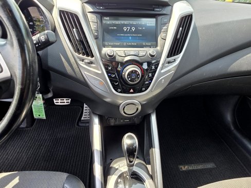 Used 2013 Hyundai Veloster w/ Style Pkg image 26