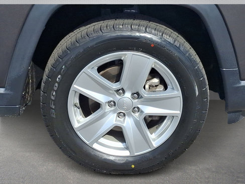 Certified 2022 Jeep Compass Latitude image 8