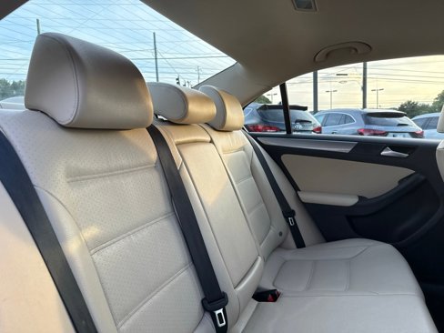 Used 2017 Volkswagen Jetta SE image 34