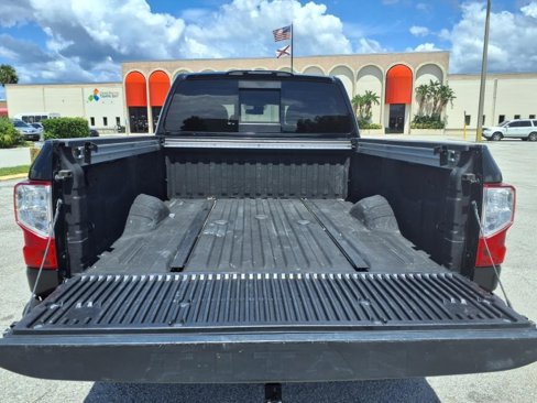 Used 2017 Nissan Titan PRO-4X image 19