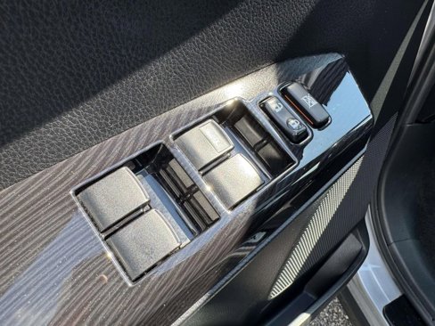 Used 2018 Toyota RAV4 SE image 14
