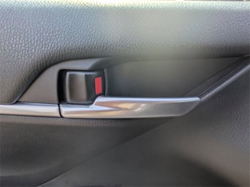 Used 2023 Toyota Camry SE image 12