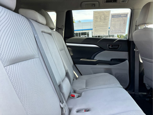 Used 2019 Toyota Highlander LE image 24