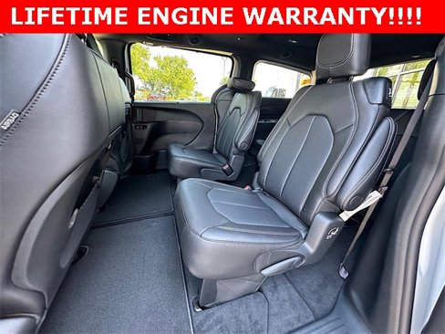New 2026 Chrysler Pacifica Select image 15