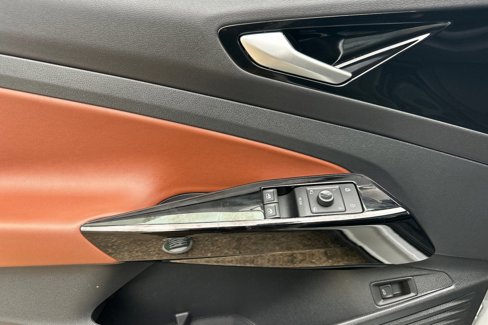 Certified 2021 Volkswagen ID.4 Pro S w/ Gradient Package image 11